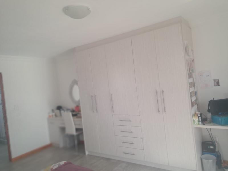 4 Bedroom Property for Sale in Avondale Western Cape